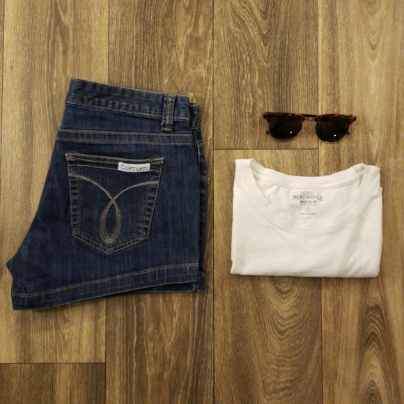 3/$30 Calvin Klein Jeans 3 Inch Medium Wash Short - Picture 2 of 5